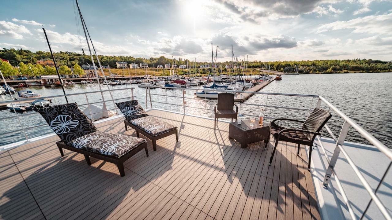 Hausboote Und Ferienhaeuser Marina Muecheln Mucheln Zewnętrze zdjęcie