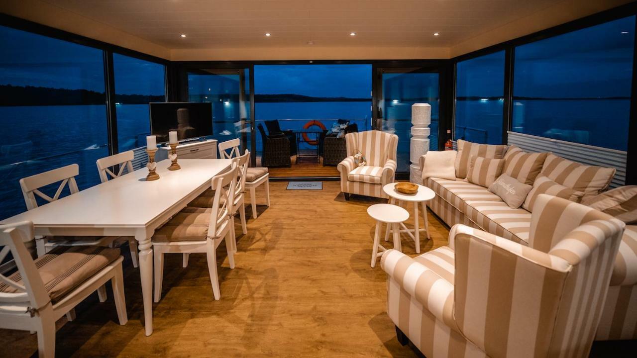 Hausboote Und Ferienhaeuser Marina Muecheln Mucheln Zewnętrze zdjęcie