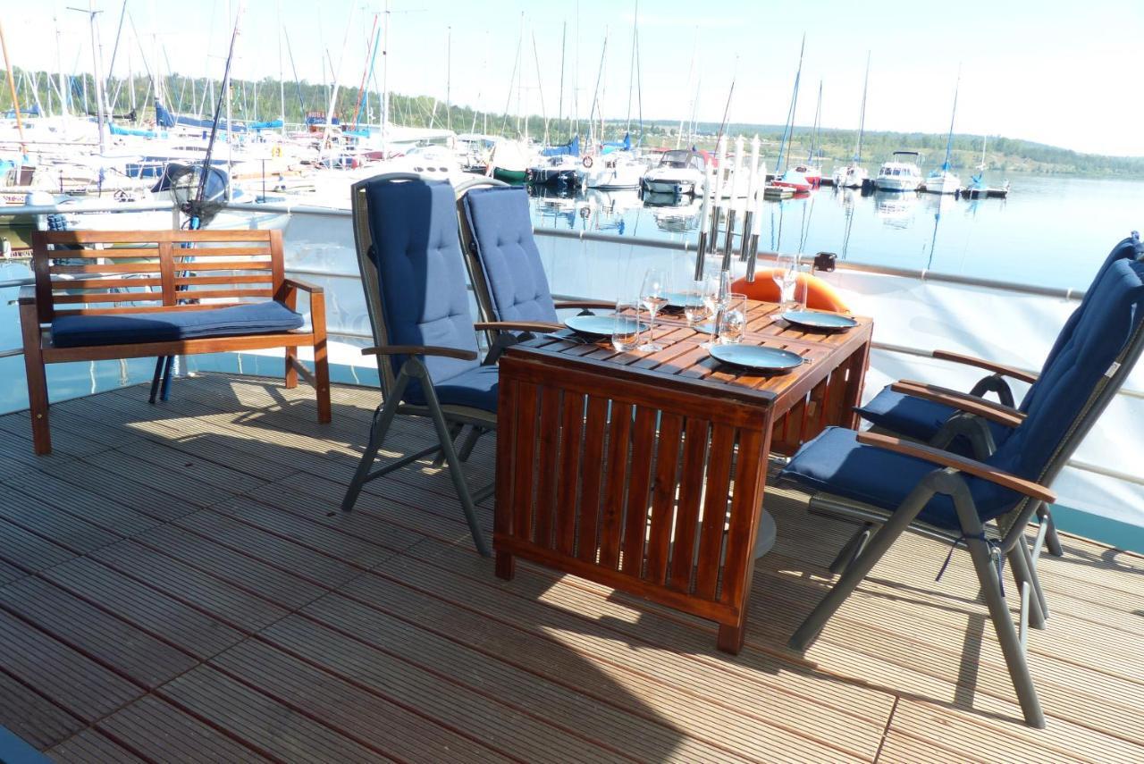 Hausboote Und Ferienhaeuser Marina Muecheln Mucheln Zewnętrze zdjęcie