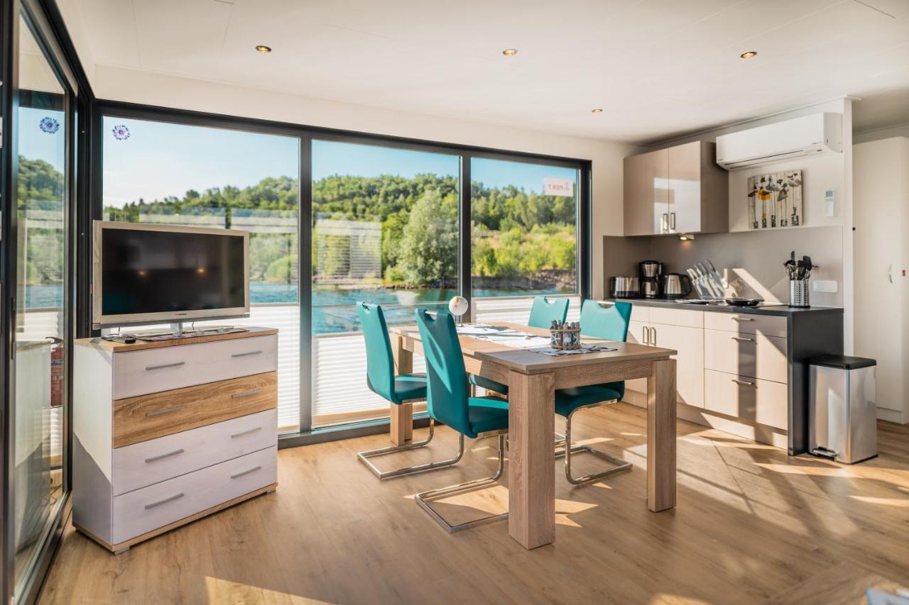 Hausboote Und Ferienhaeuser Marina Muecheln Mucheln Zewnętrze zdjęcie